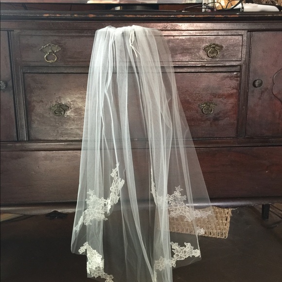 Brand new wedding gown - Picture 7 of 8